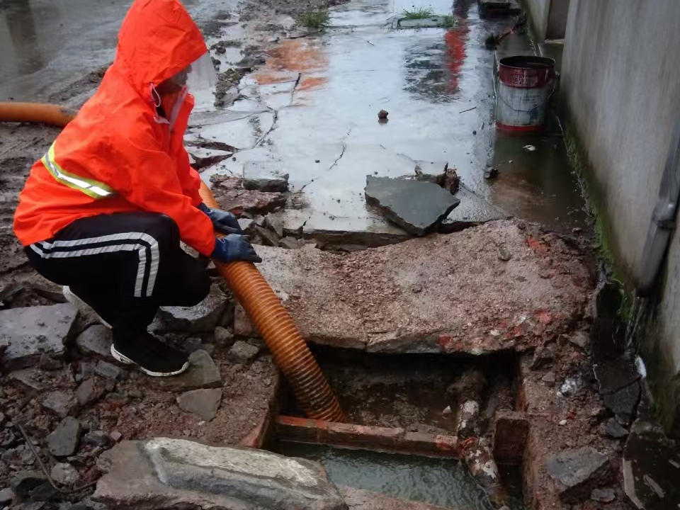 兴安盟专业清理污水池 炜誉市政以规范流程守护城市 “肠道”